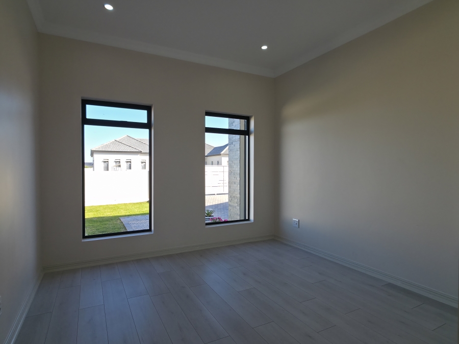 4 Bedroom Property for Sale in Fountains Estate Eastern Cape